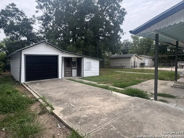 1210 SIMS AVE San Antonio, TX 78225
