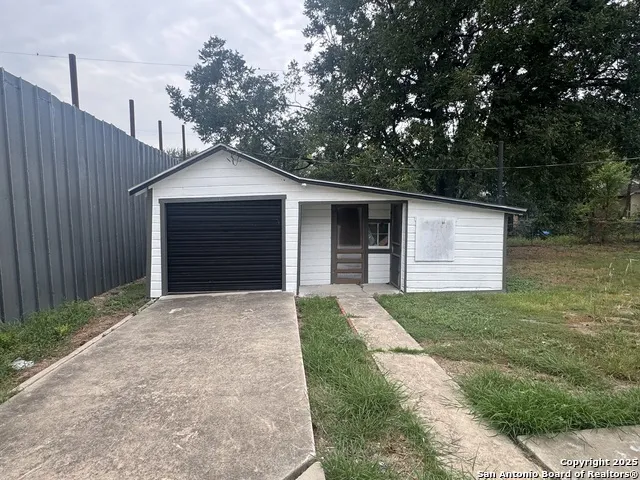 1210 SIMS AVE San Antonio, TX 78225