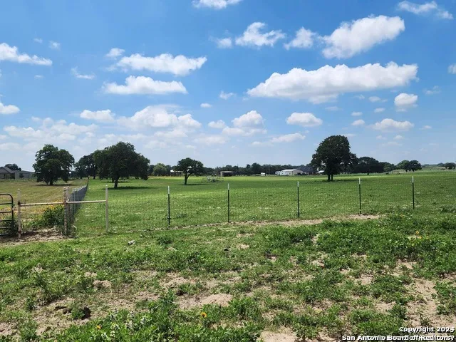 233 TRIPLE BEND DR La Vernia, TX 78121