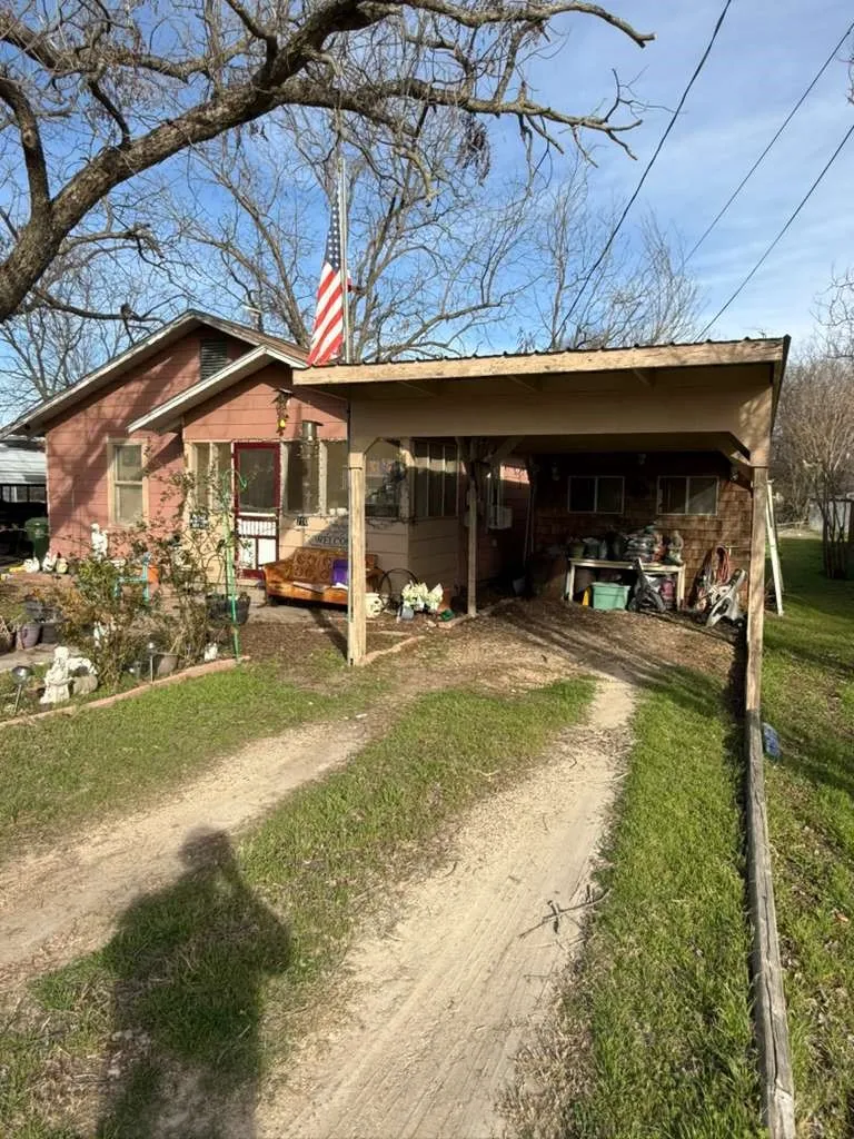 710 Whitney Street Morgan, TX 76671