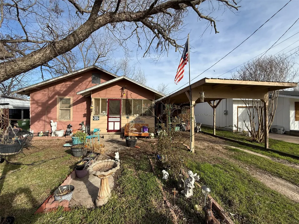 710 Whitney Street Morgan, TX 76671