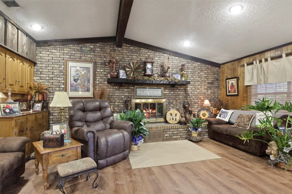 12869 US Highway 259 Omaha, TX 75571