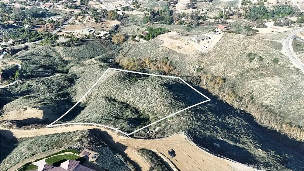 39 Burwood Drive Perris, CA 92570