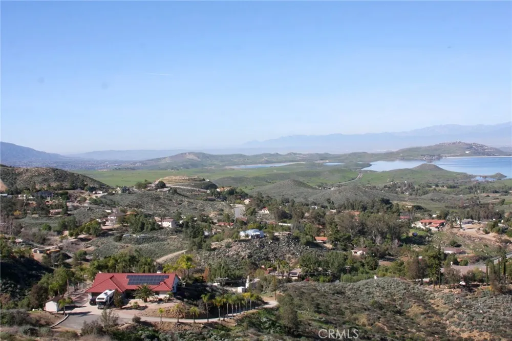 39 Burwood Drive Perris, CA 92570