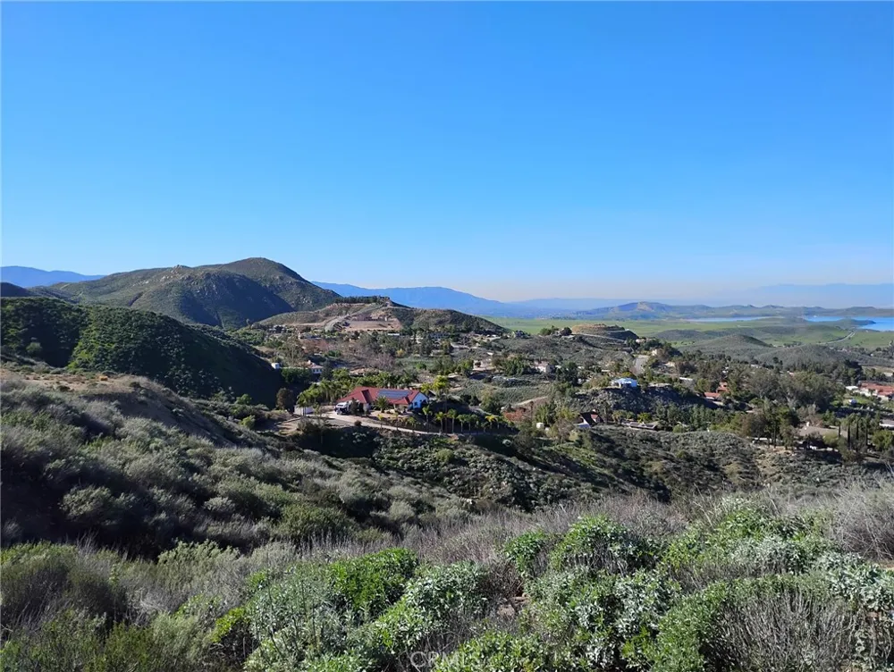 39 Burwood Drive Perris, CA 92570