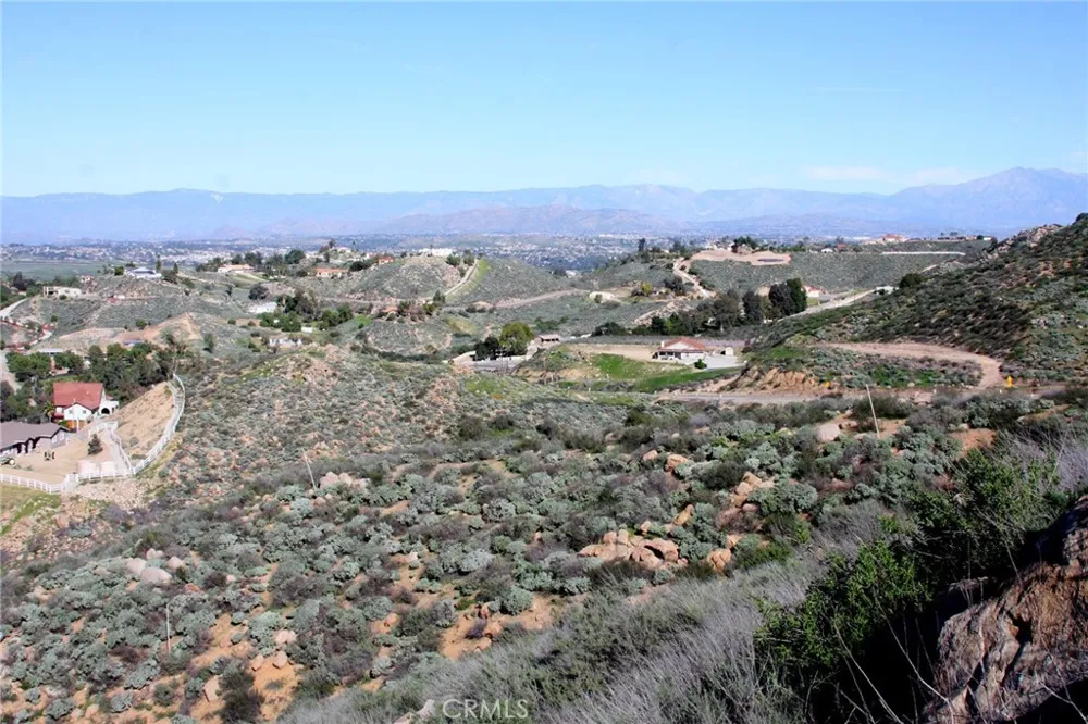 39 Burwood Drive Perris, CA 92570