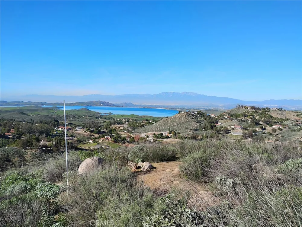 39 Burwood Drive Perris, CA 92570