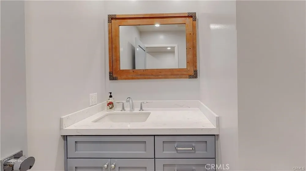 3119 Mesa Verde Drive Burbank, CA 91504