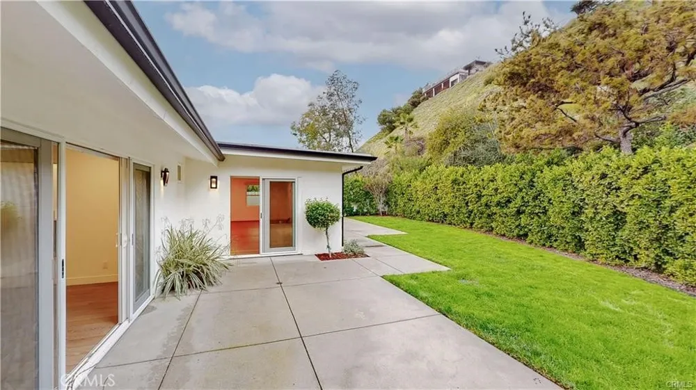 3119 Mesa Verde Drive Burbank, CA 91504