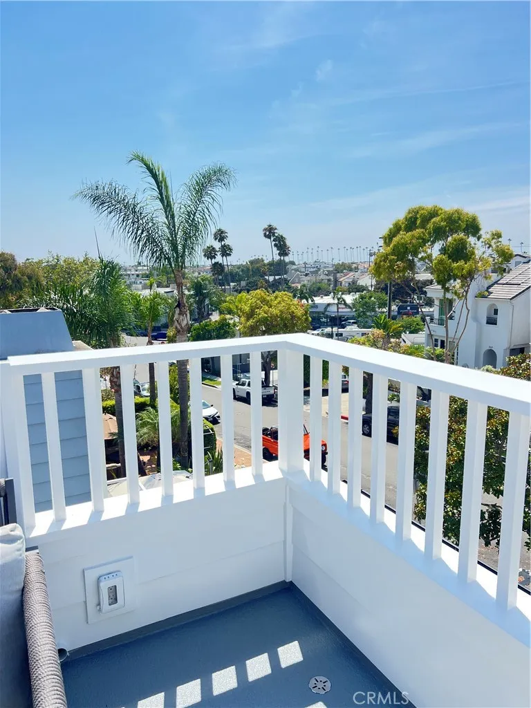 512 Jasmine Avenue Corona del Mar, CA 92625