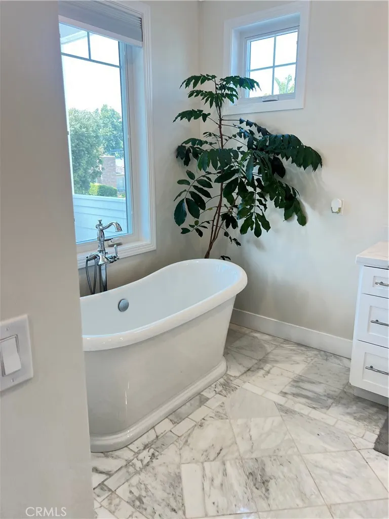 512 Jasmine Avenue Corona del Mar, CA 92625