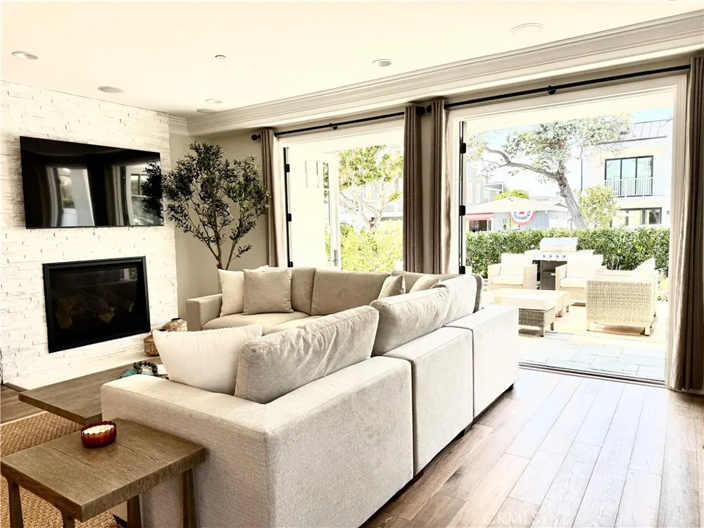 512 Jasmine Avenue Corona del Mar, CA 92625