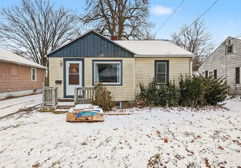 1943 Ottawa Street Saginaw City, MI 48602