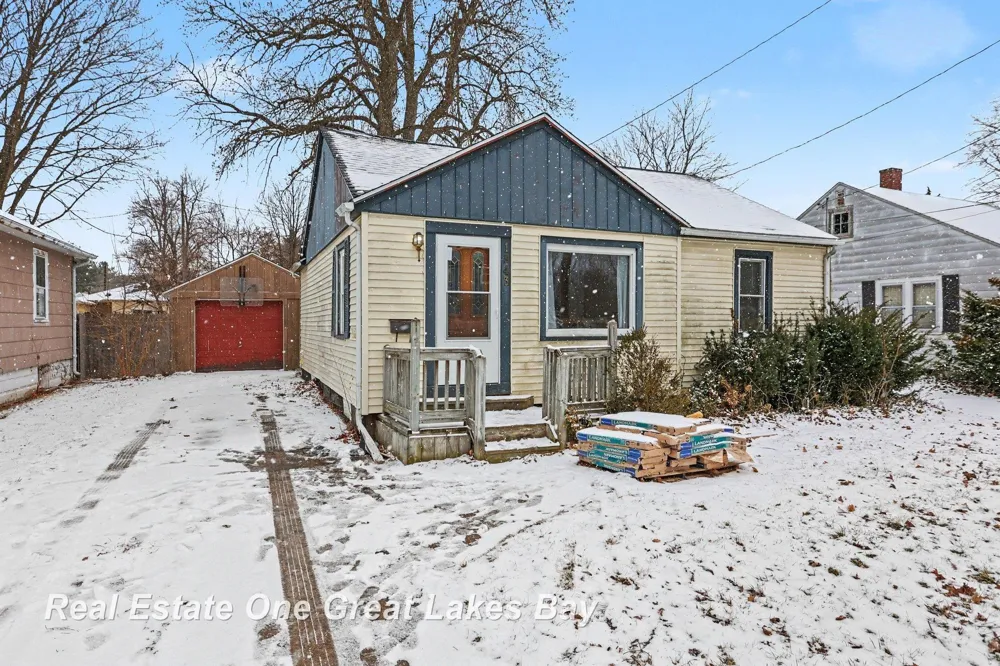 1943 Ottawa Street Saginaw City, MI 48602