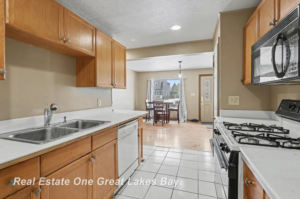 1943 Ottawa Street Saginaw City, MI 48602