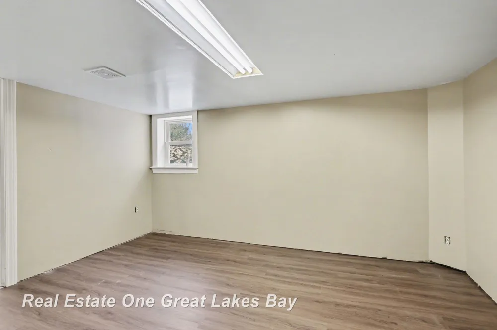 1943 Ottawa Street Saginaw City, MI 48602