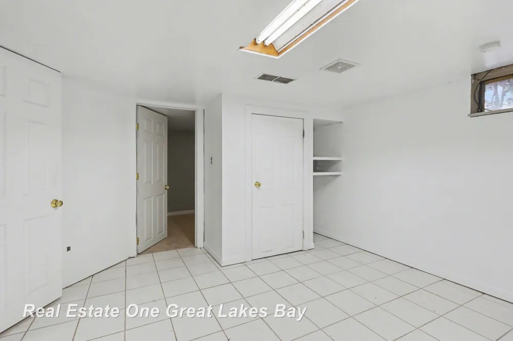 1943 Ottawa Street Saginaw City, MI 48602