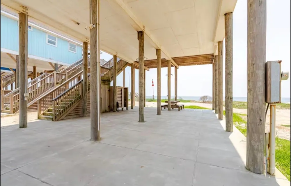 2494 Highway 87 Gilchrist, TX 77617