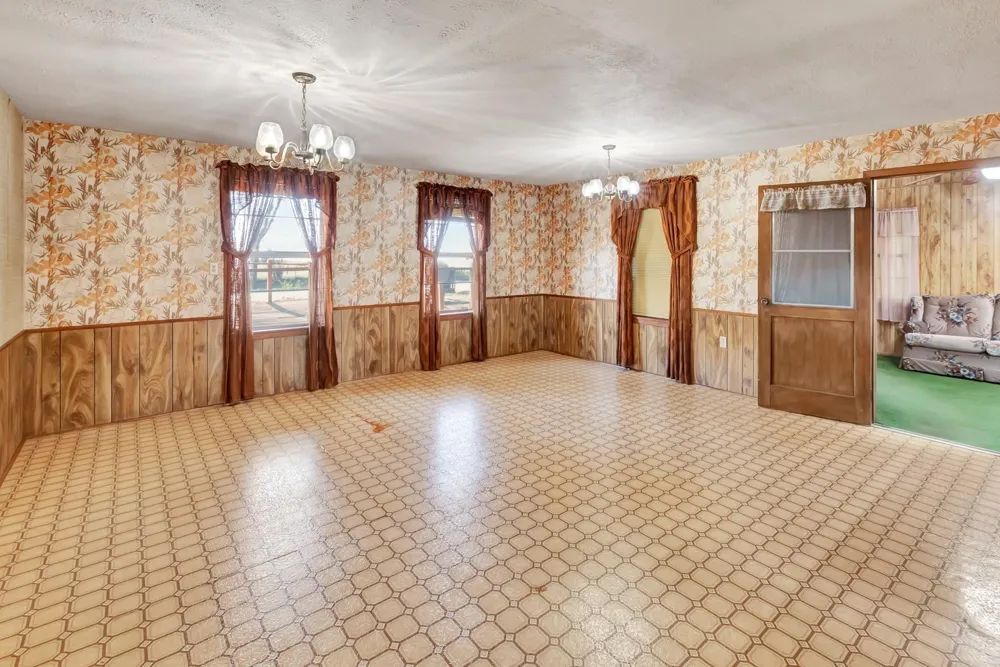 10957 Us Highway 77 Schulenburg, TX 78956