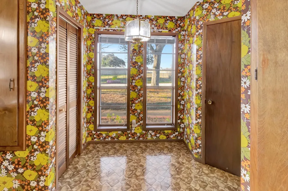 10957 Us Highway 77 Schulenburg, TX 78956