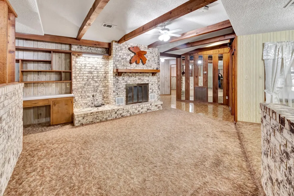 10957 Us Highway 77 Schulenburg, TX 78956