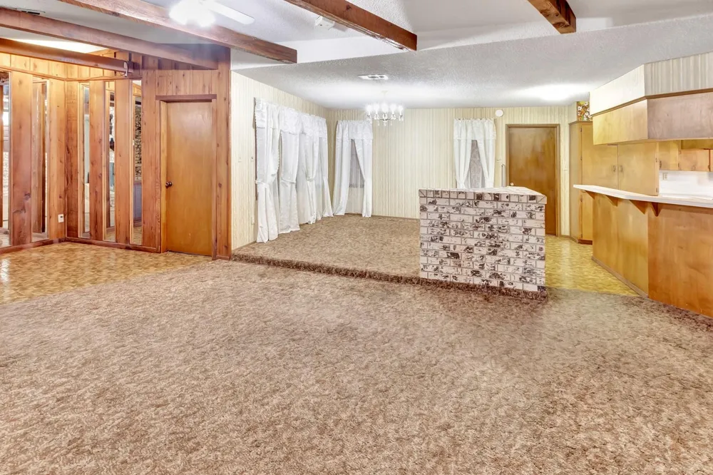 10957 Us Highway 77 Schulenburg, TX 78956
