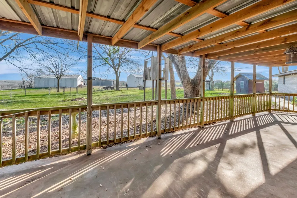 10957 Us Highway 77 Schulenburg, TX 78956