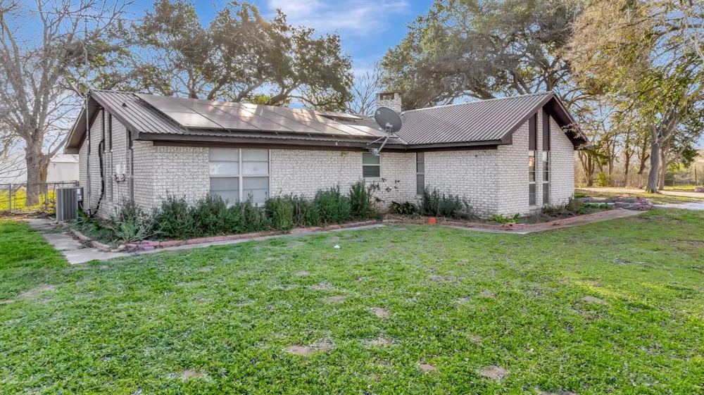 10957 Us Highway 77 Schulenburg, TX 78956