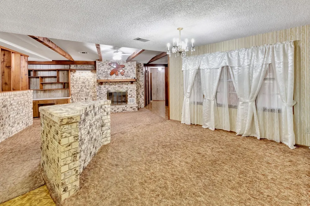 10957 Us Highway 77 Schulenburg, TX 78956