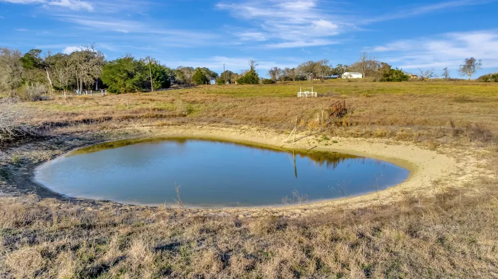 10957 Us Highway 77 Schulenburg, TX 78956