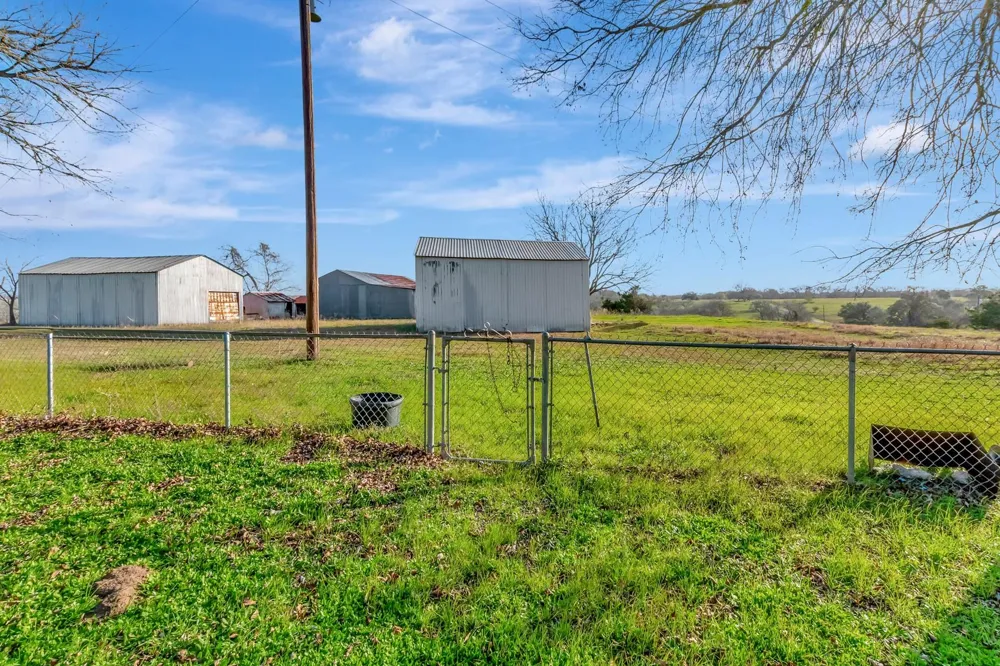 10957 Us Highway 77 Schulenburg, TX 78956