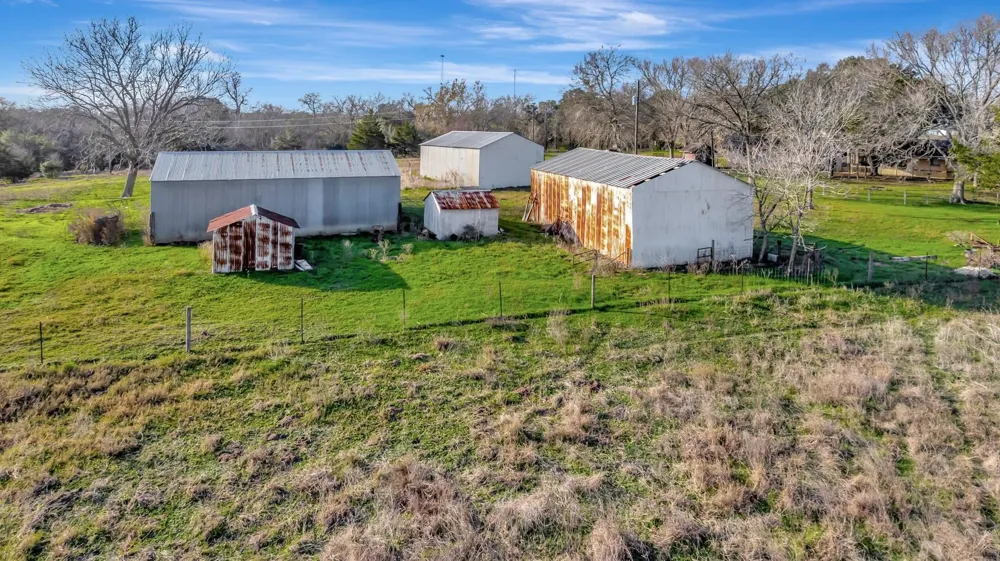 10957 Us Highway 77 Schulenburg, TX 78956
