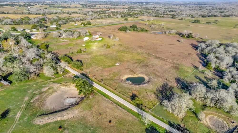 10957 Us Highway 77 Schulenburg, TX 78956