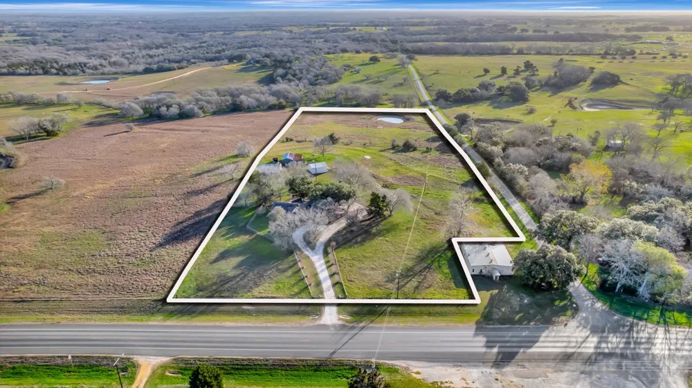 10957 Us Highway 77 Schulenburg, TX 78956