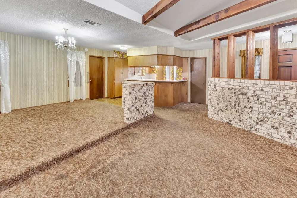 10957 Us Highway 77 Schulenburg, TX 78956