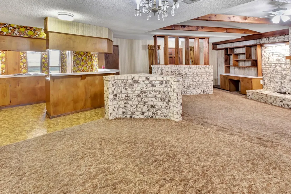 10957 Us Highway 77 Schulenburg, TX 78956