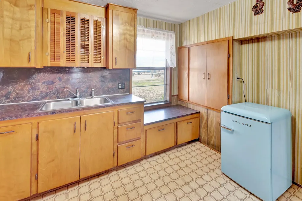 10957 Us Highway 77 Schulenburg, TX 78956