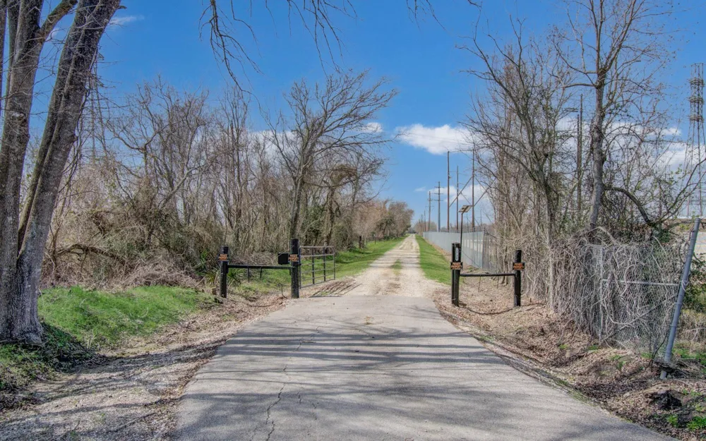 2738 Fm 1942 Road Crosby, TX 77532