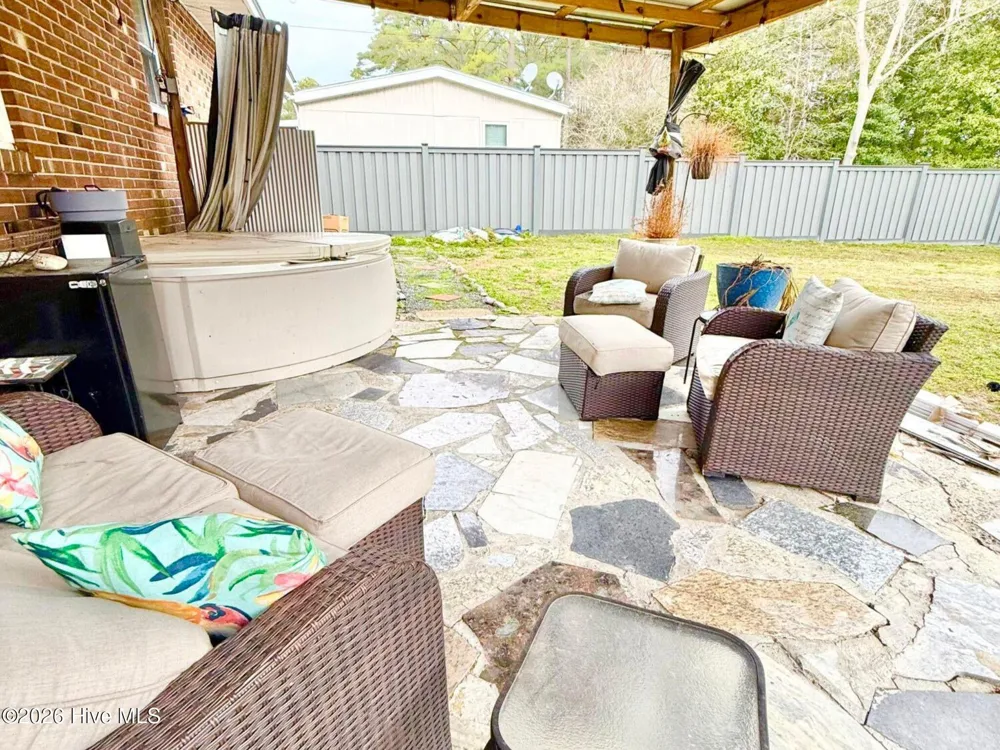 8451 Nc-306 S Arapahoe, NC 28510