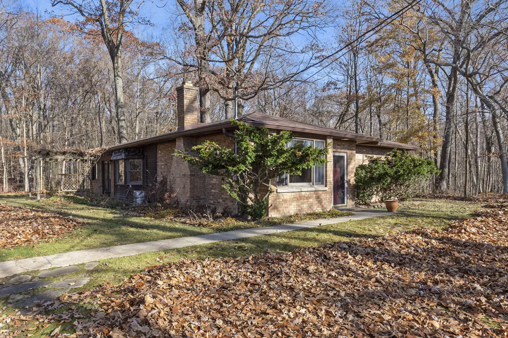 6629 W East Road Three Oaks, MI 49128