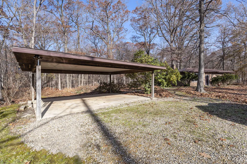 6629 W East Road Three Oaks, MI 49128