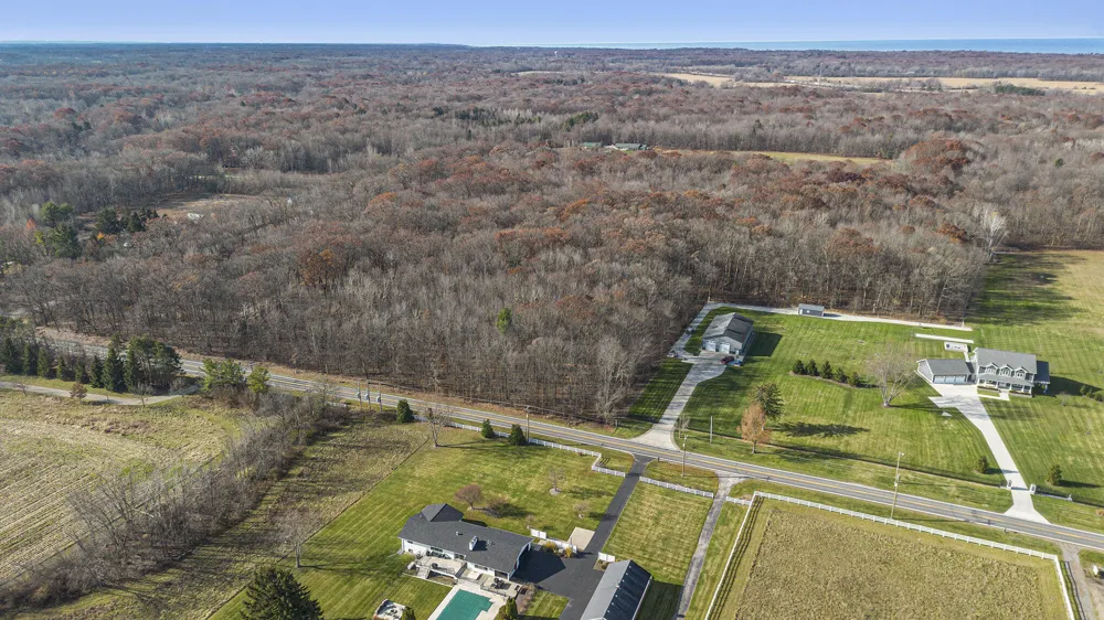 6629 W East Road Three Oaks, MI 49128
