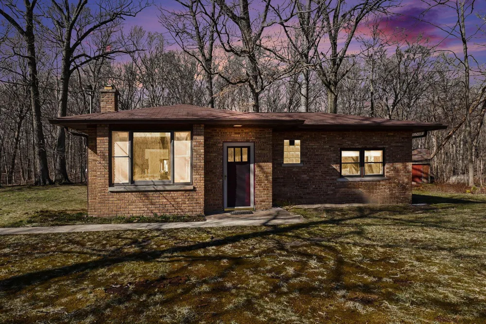 6629 W East Road Three Oaks, MI 49128