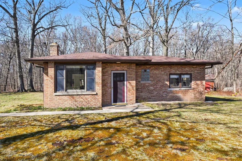 6629 W East Road Three Oaks, MI 49128