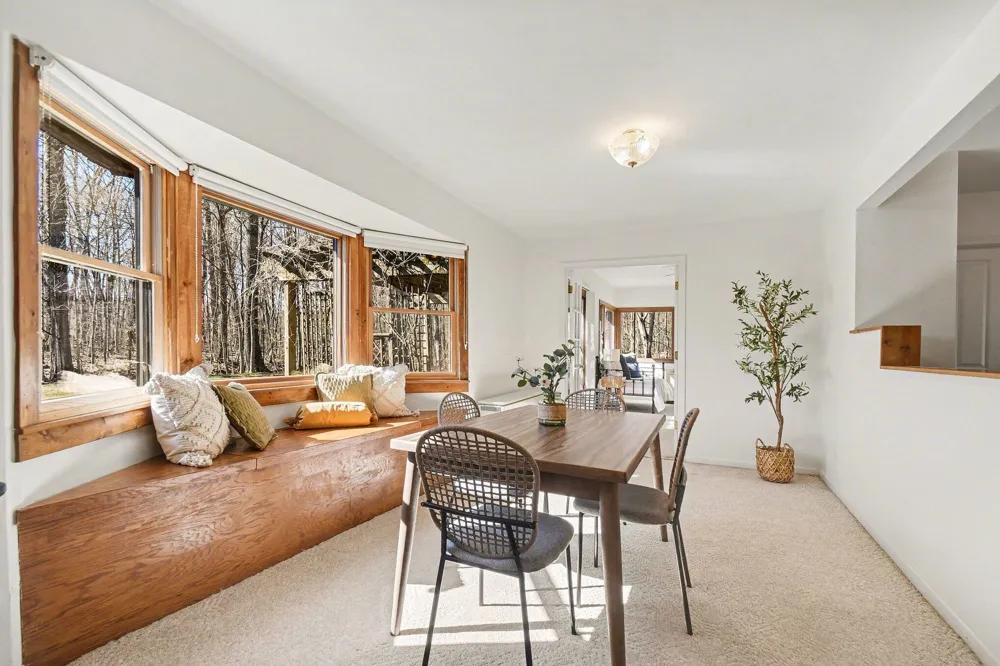 6629 W East Road Three Oaks, MI 49128