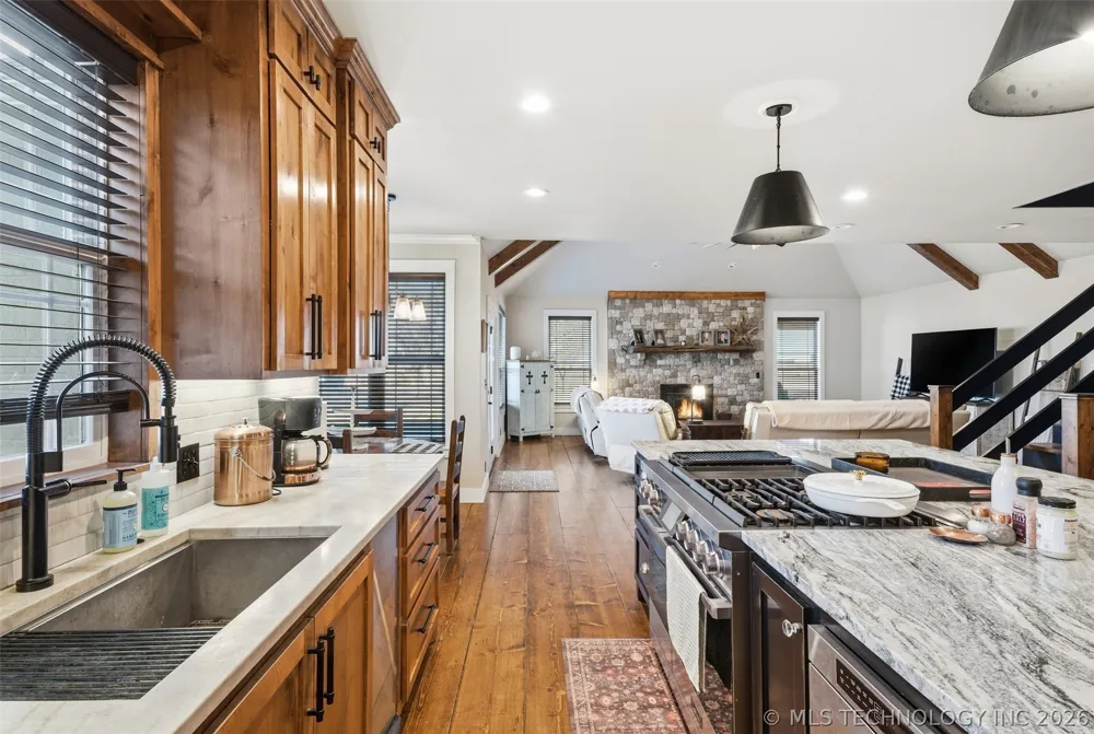 6501 E 370 ROAD Oologah, OK 74053