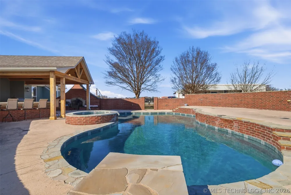 6501 E 370 ROAD Oologah, OK 74053