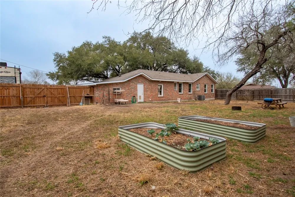1711 Washington Street Beeville, TX 78102