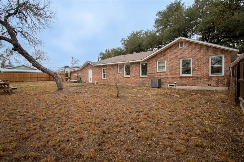 1711 Washington Street Beeville, TX 78102