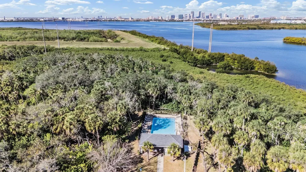 4607 TUSCAN LOON DRIVE Tampa, FL 33619